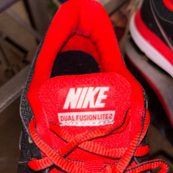 Nike dual fusion light to red black and reflective size 8 men’s 9.5 womans - Picture 6 of 7